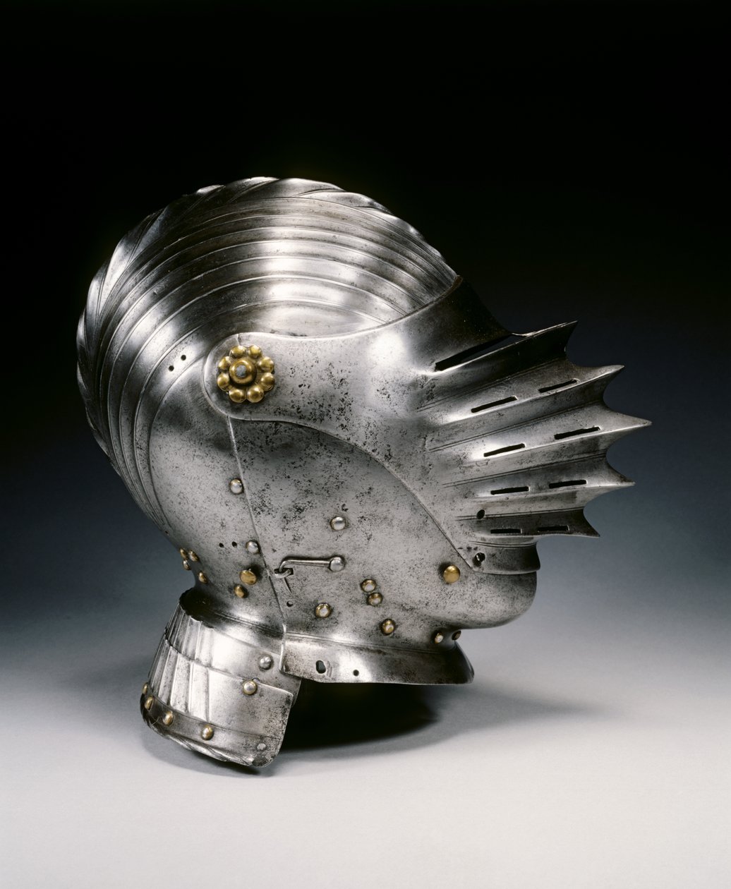 Geschlossener Helm im Maximilianstil, um 1520 von German School