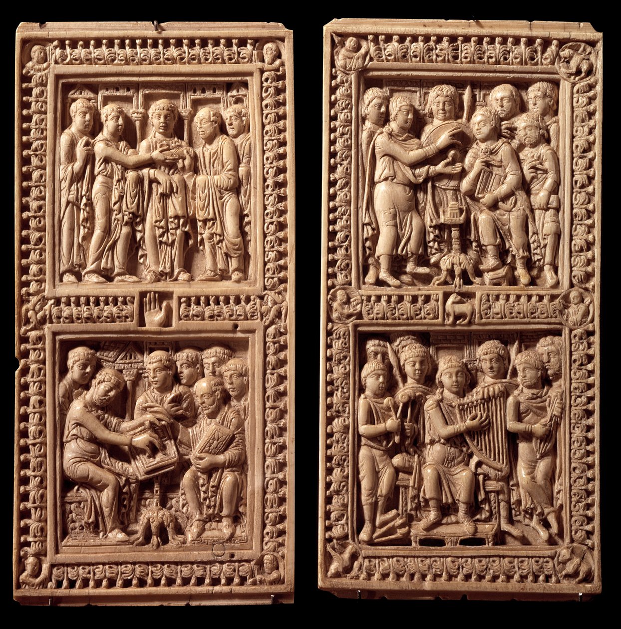 Elfenbeinbindungen des Dagulf-Psalters: David, Heiliger Hieronymus. Es wurde von Karl dem Großen für Papst Adrian I. in Auftrag gegeben. Ende des 8. Jahrhunderts. Aus Aachen. von German School