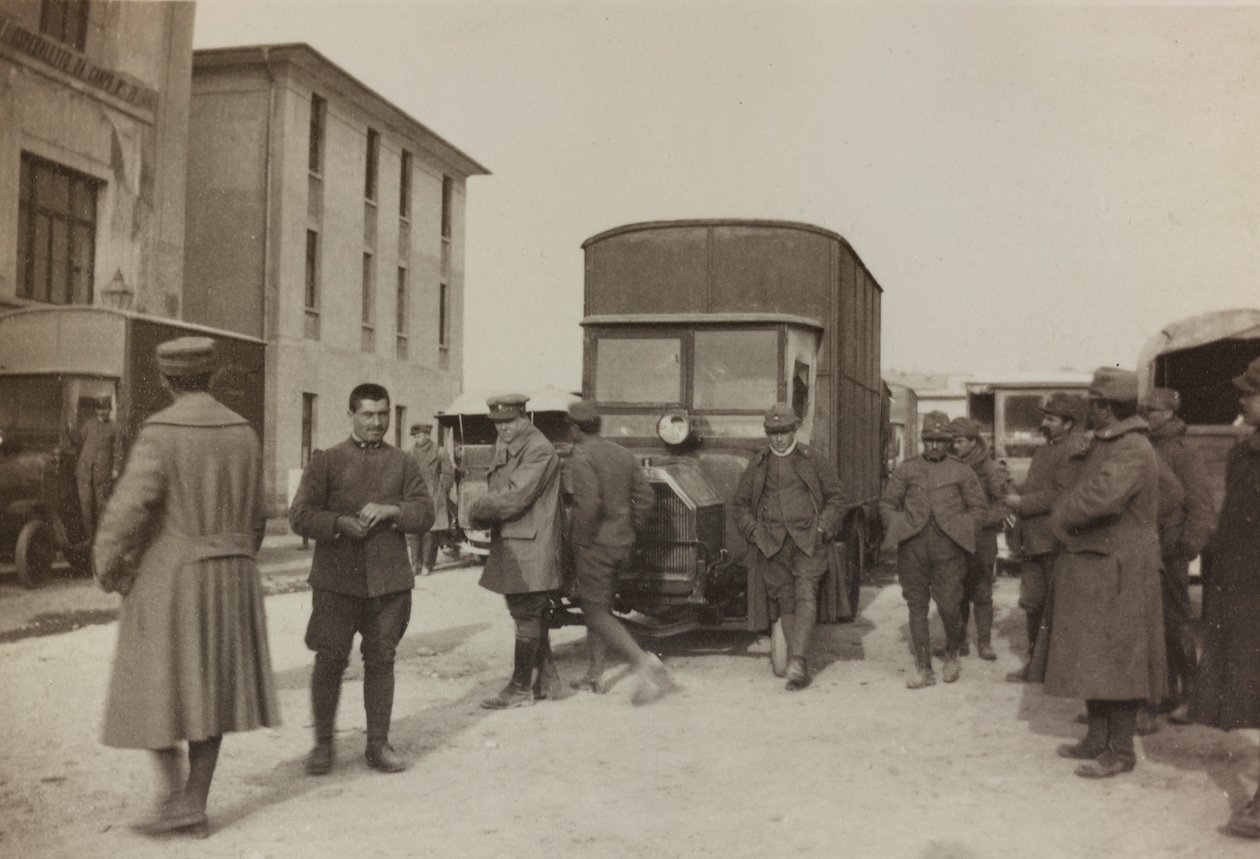 Album "Bilder des Krieges II": Italienische Soldaten in Gradisca Sagrado, Gorizia, Italien (s/w Foto) von Gigliucci Gigliucci