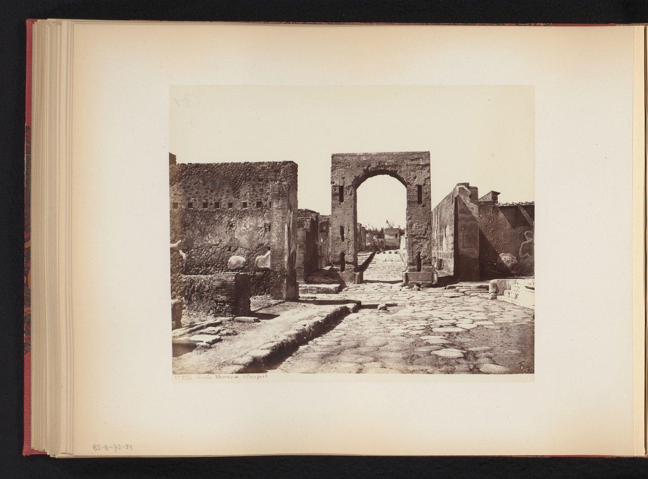 Ansicht der Strada Mercurio in Pompeji, Italien von Giorgio Sommer (attributed to)