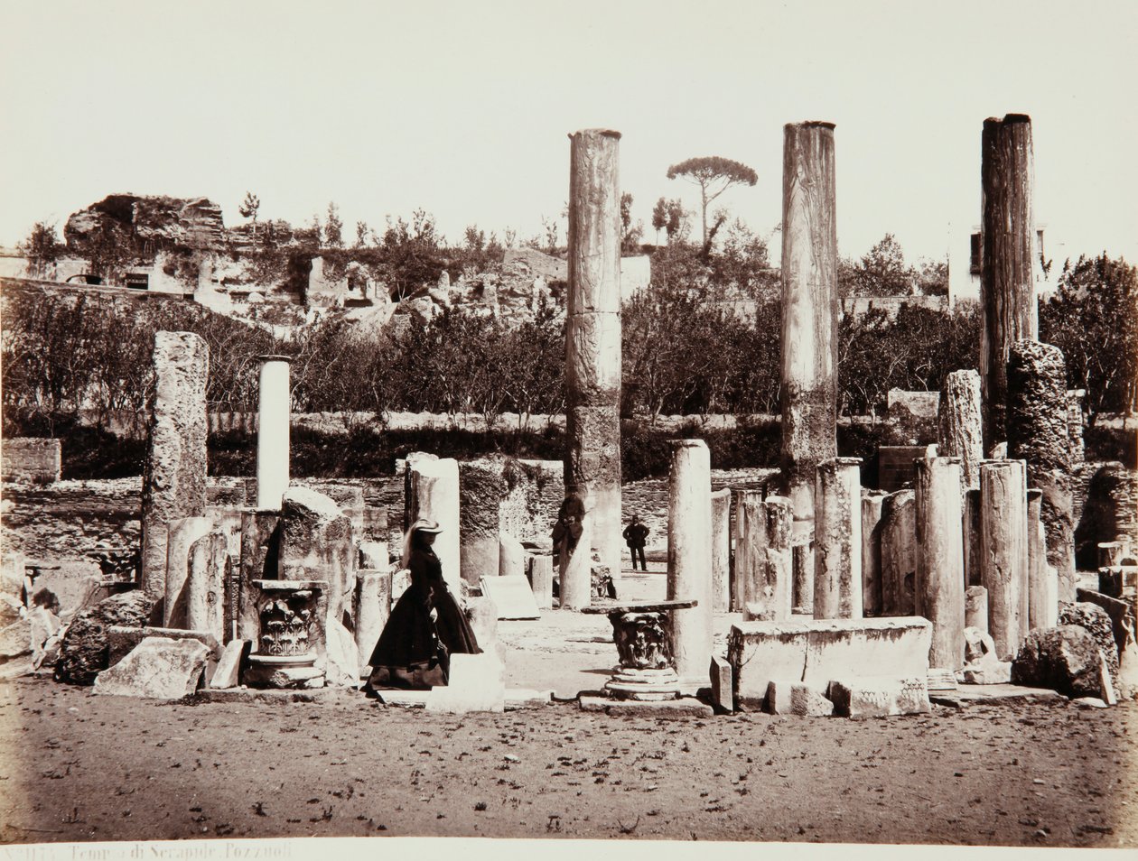 Der Tempel des Serapis in Pozzuoli, Neapel von Giorgio Sommer