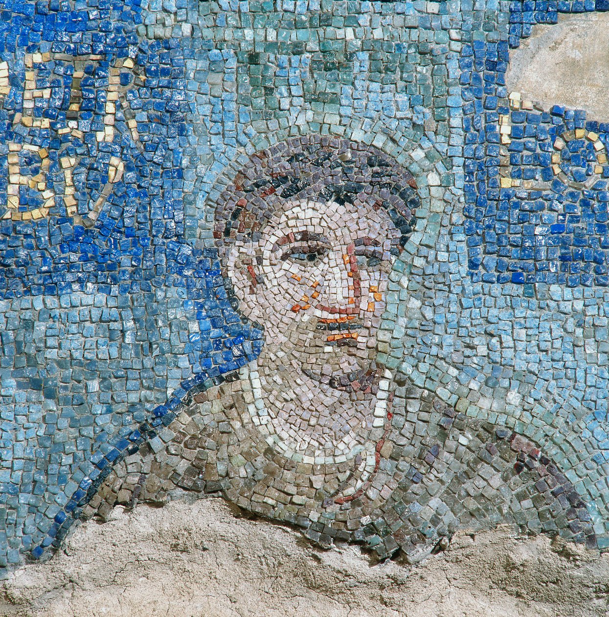 Ein Apostel, Detail des Mosaiks der zwölf Stämme Israels und der zwölf Apostel, von der Lombardischen Schule, in der Kapelle von San Aquilino, in der Basilika San Lorenzo Maggiore in Mailand von Phillipe de Marlier