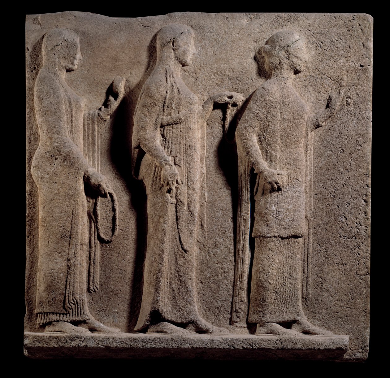 Griechische Kunst: Platte des Durchgangs der Theores: Gesicht, das die Grazien darstellt (Marmorrelief) von Greek