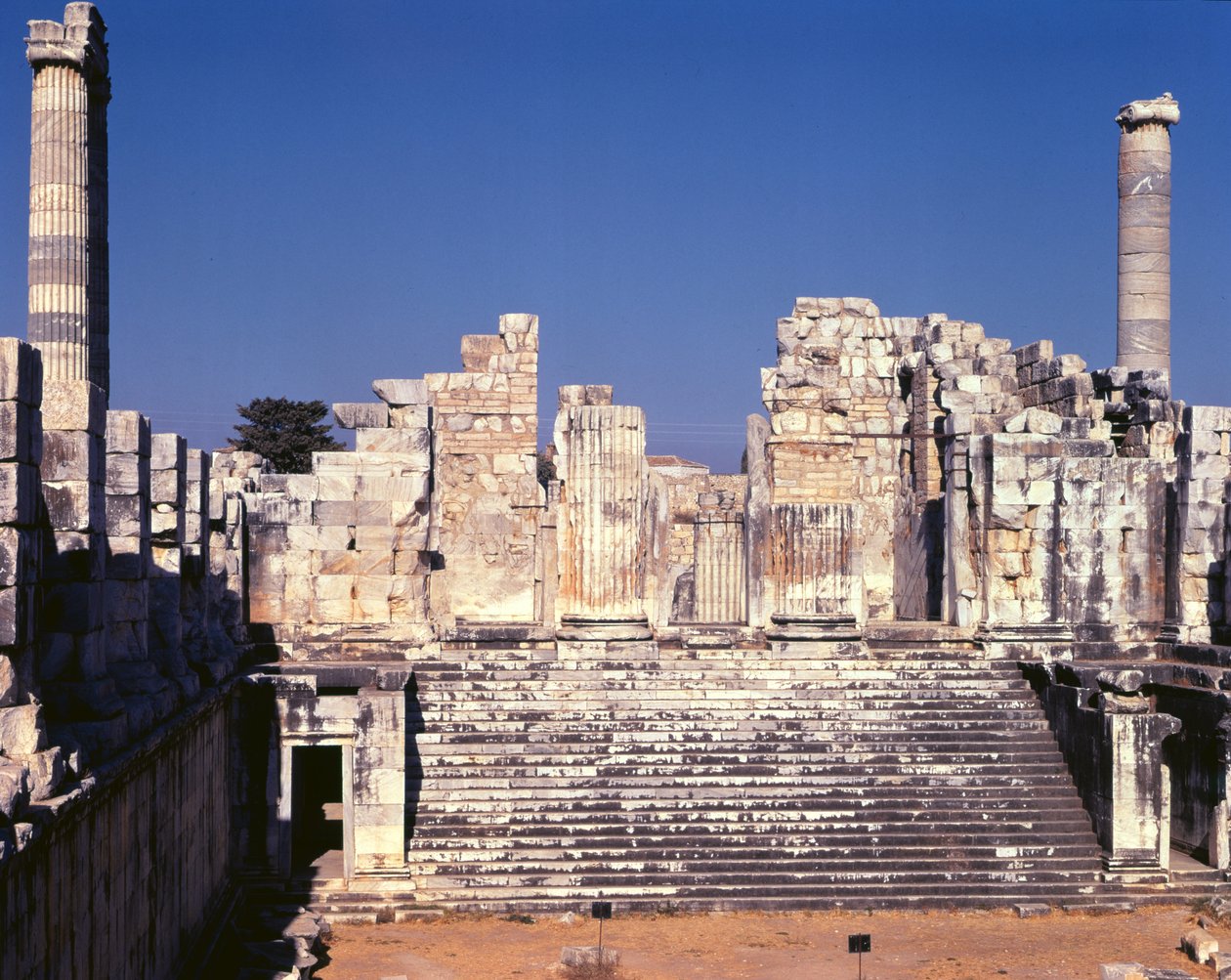 Die große Treppe des Tempels von Apollo, um 336 v. Chr. von Greek School