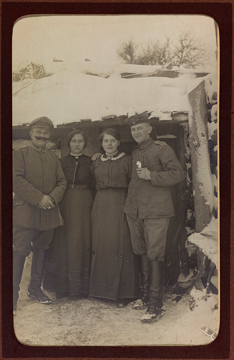 Erster Weltkrieg: Ukraine in den Jahren 1914-1916 während der Invasion der deutschen Armee. Gruppenporträt (s/w Foto) von Heldenfriedhof Dsessentniki (attr. to)