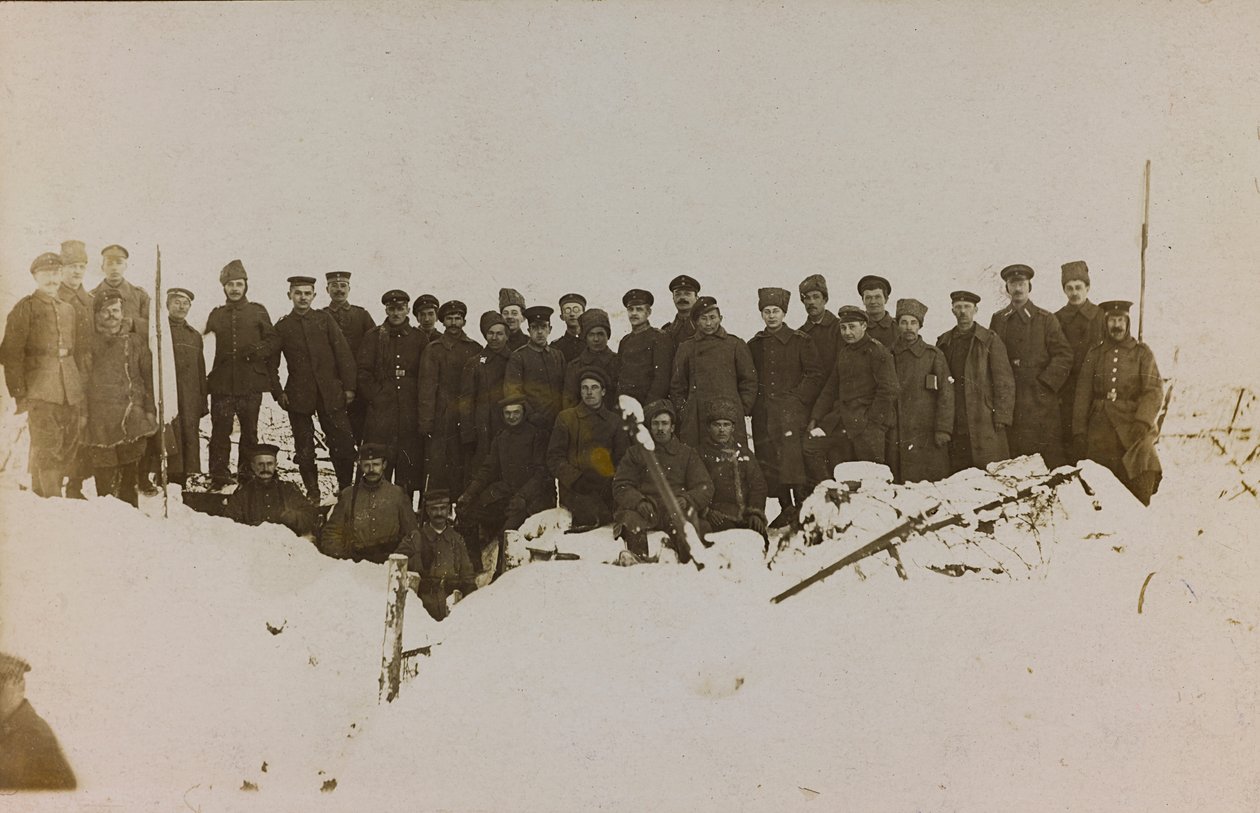 Erster Weltkrieg: die Ukraine in den Jahren 1914-1916 während der Invasion der deutschen Armee. Gruppe von Soldaten von Heldenfriedhof Dsessentniki (attr. to)