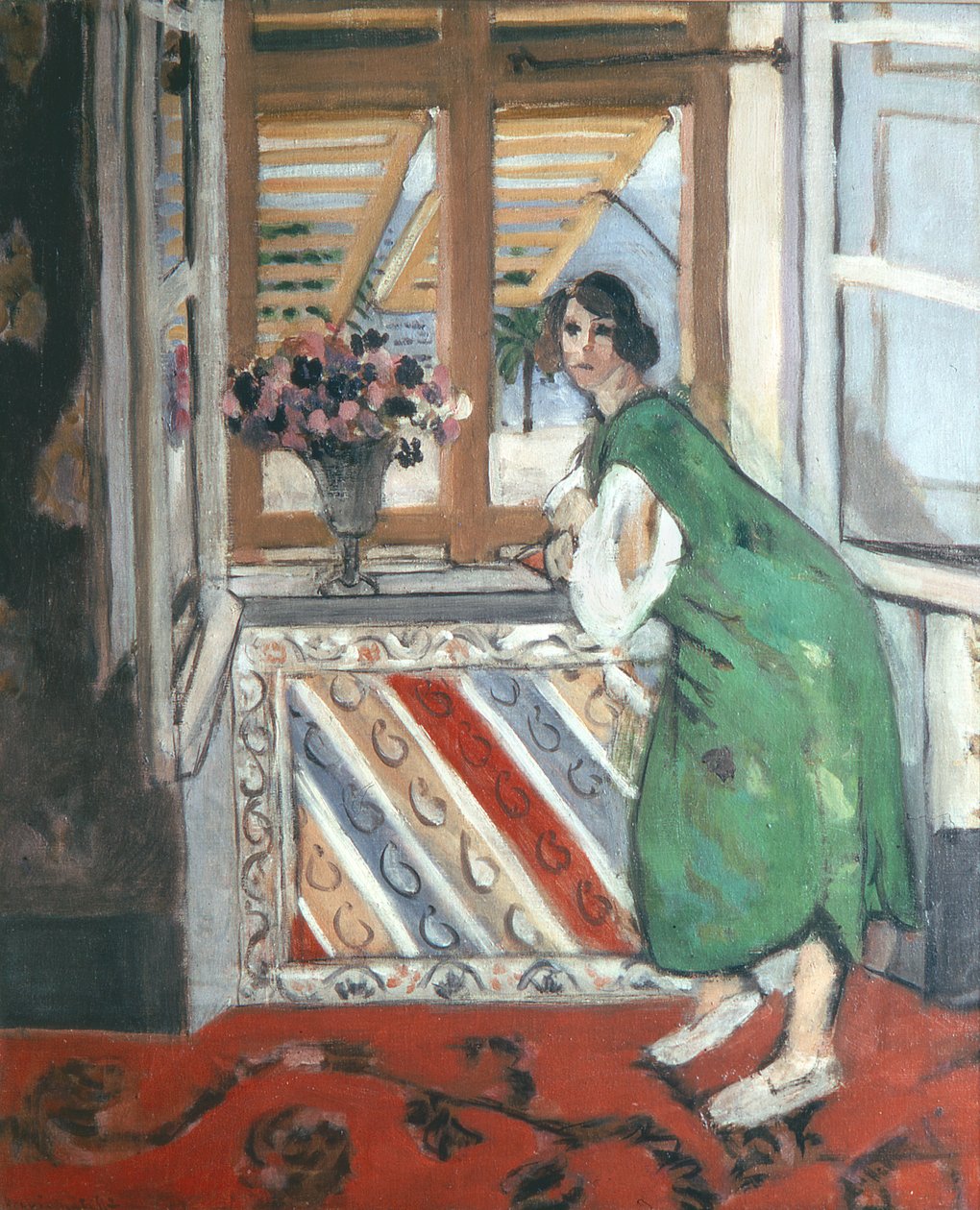 Innenraum in Nizza: Junge Frau im grünen Kleid am Fenster von Henri Matisse