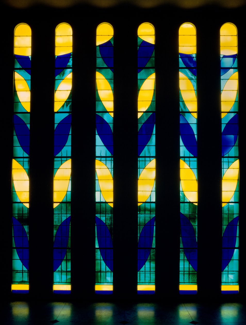 Buntglasfenster aus der Rosaire-Kapelle, auch bekannt als Matisse-Kapelle von Henri Matisse