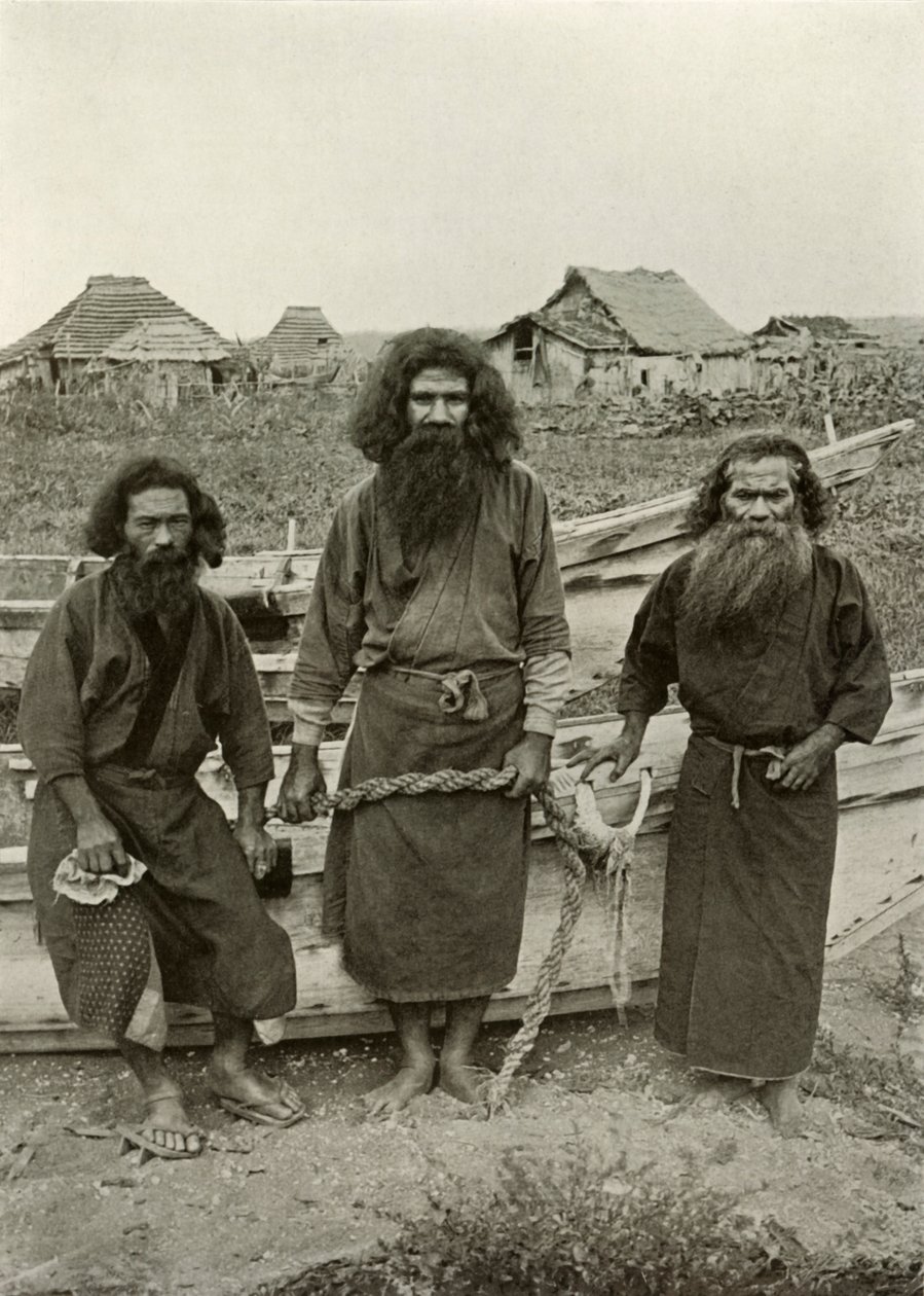 Happu Konno, der Jäger in der Mitte und zwei Ainu-Fischer, 1910 von Herbert Ponting