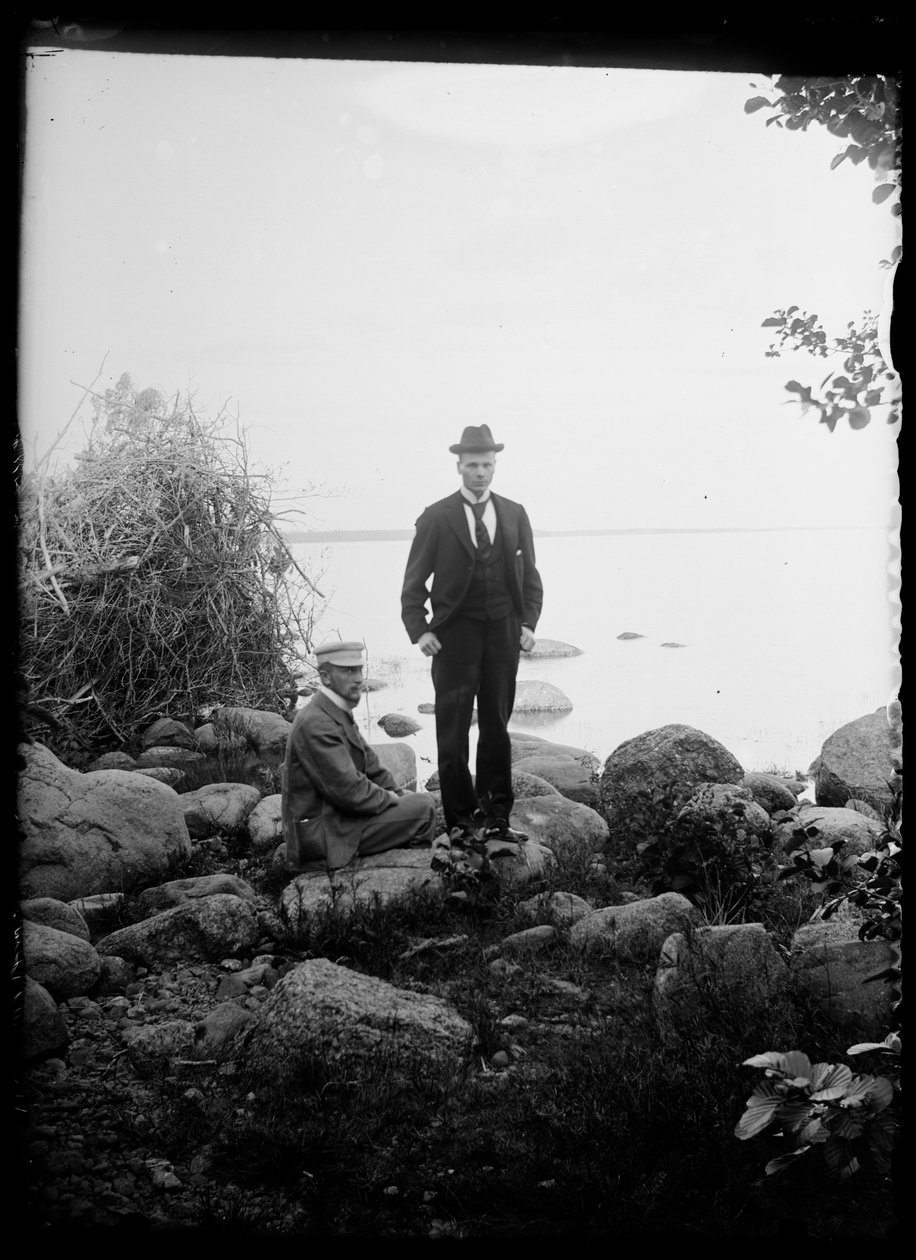 Johannes Andersin und Magnus Adrian Gadd am Mittsommerfeuer von Hugo Simberg
