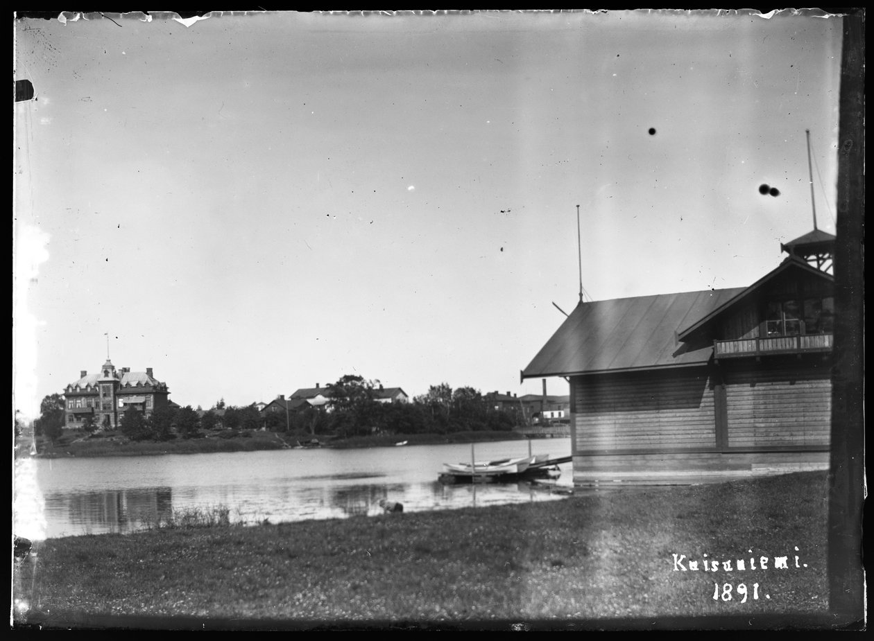 Rechts der Pavillon des Ruderclubs in Kaisaniemi, links die Villa des Fabrikanten Rieks von Hugo Simberg
