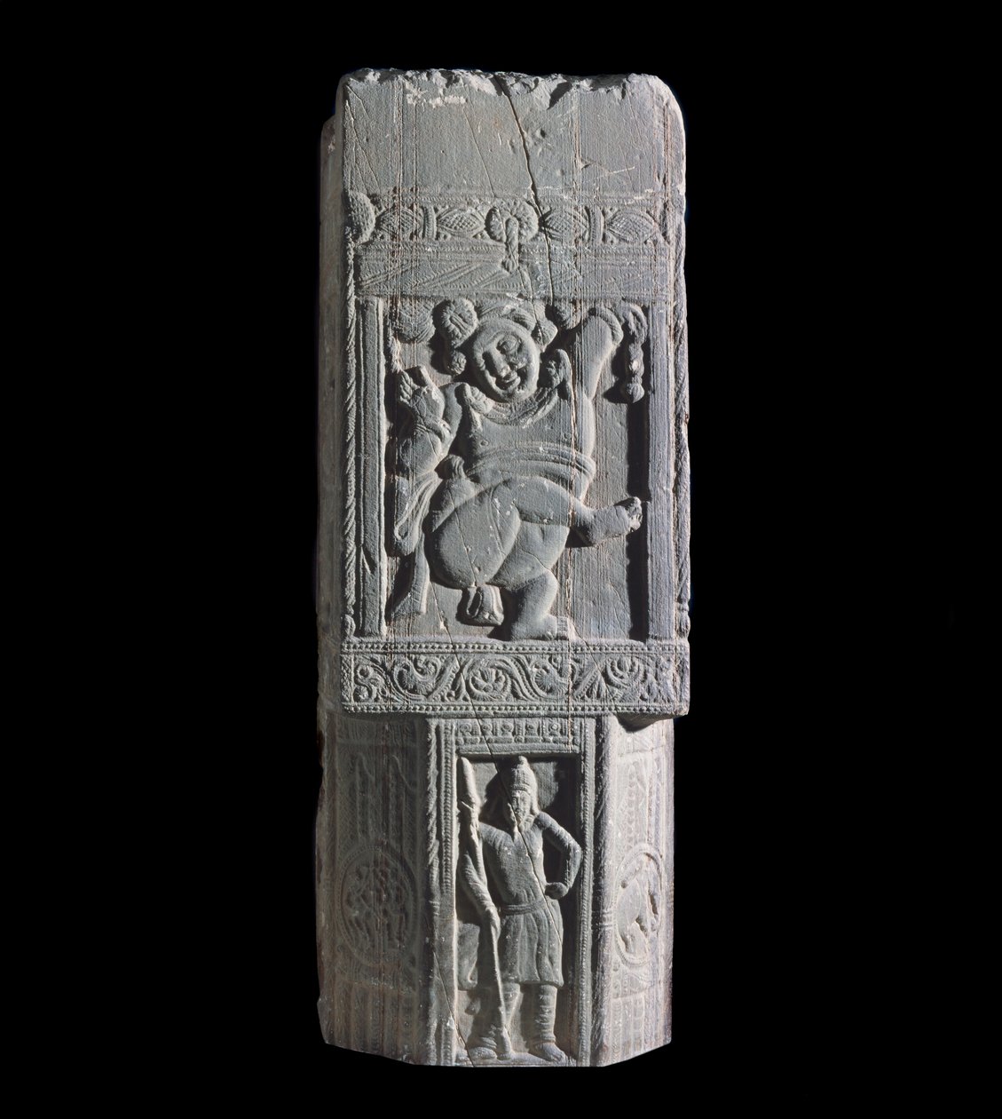 Stupa-Platte mit einem Zwerg und skythischen Figuren, von der Stätte Nagarjuna (Relief) von Indian School