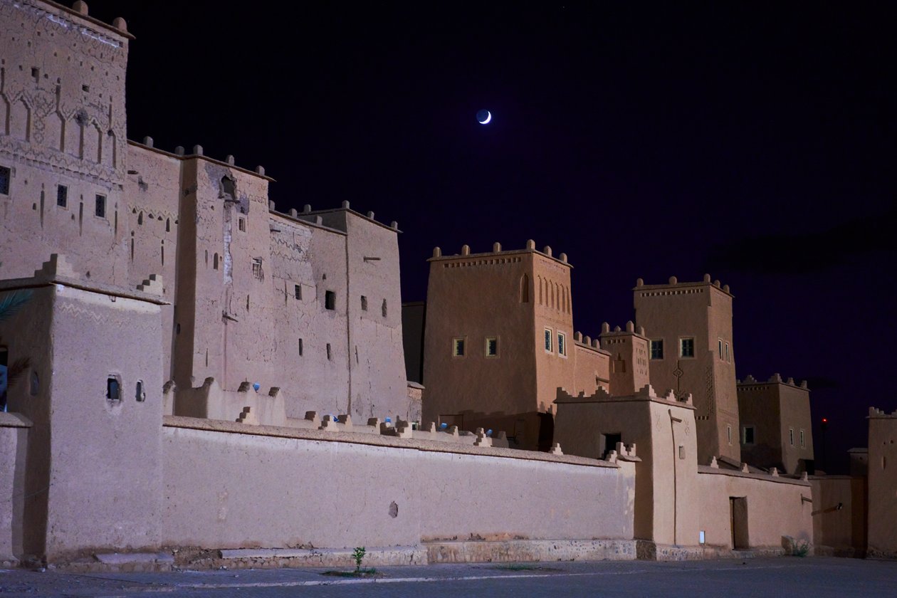 Mondaufgang über Ouarzazate, Marokko, 2019 (Foto) von Ira Block