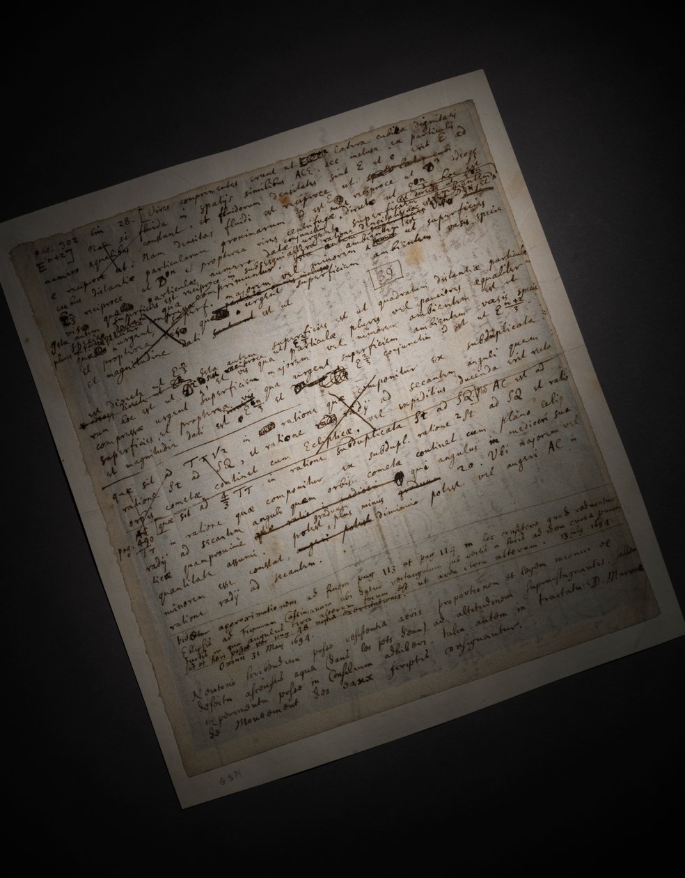 Zwei Seiten von Überarbeitungen der Principia Mathematica von Isaac Newton