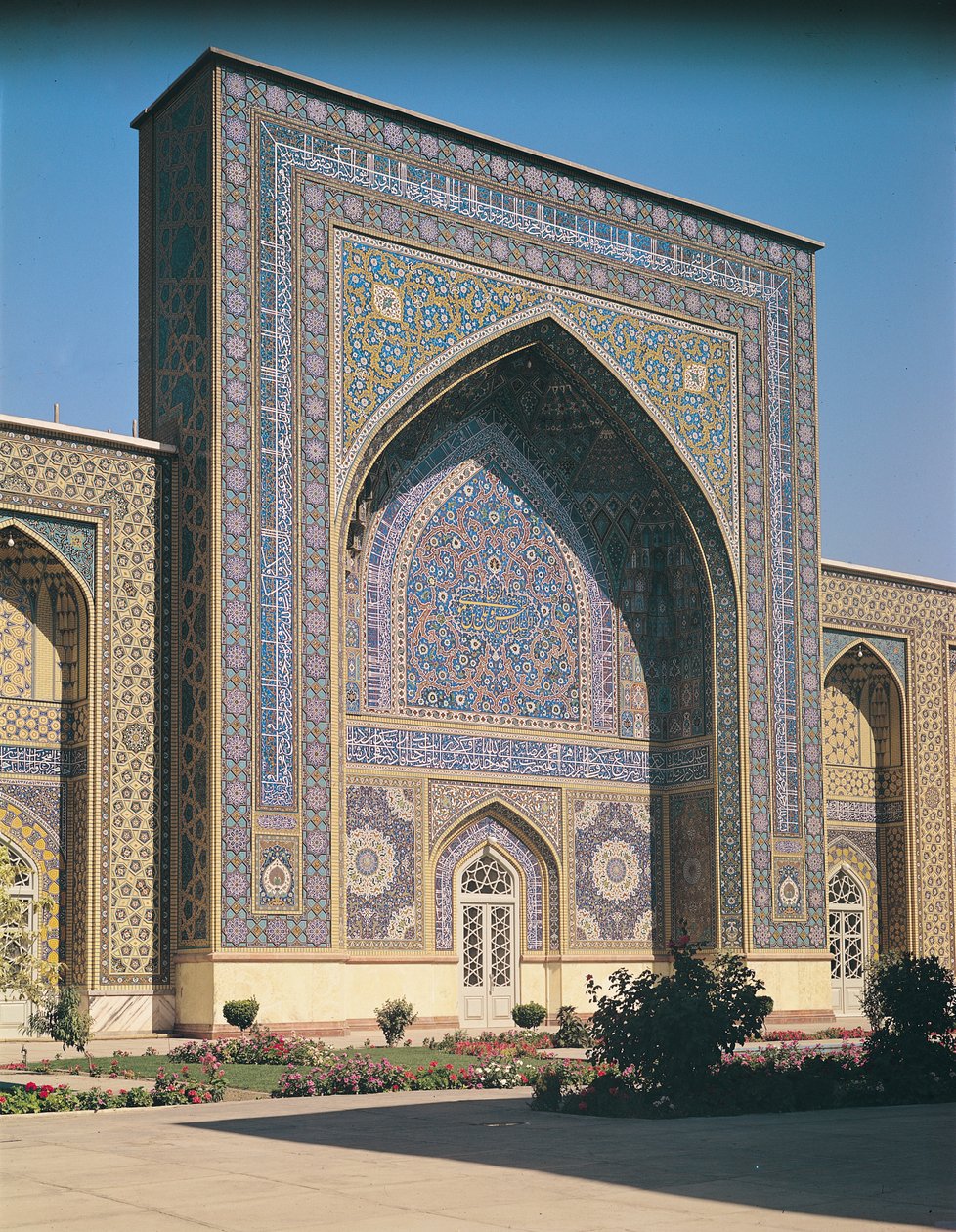 Das Eingangsportal zum Schrein, erbaut 1418 von Islamic School