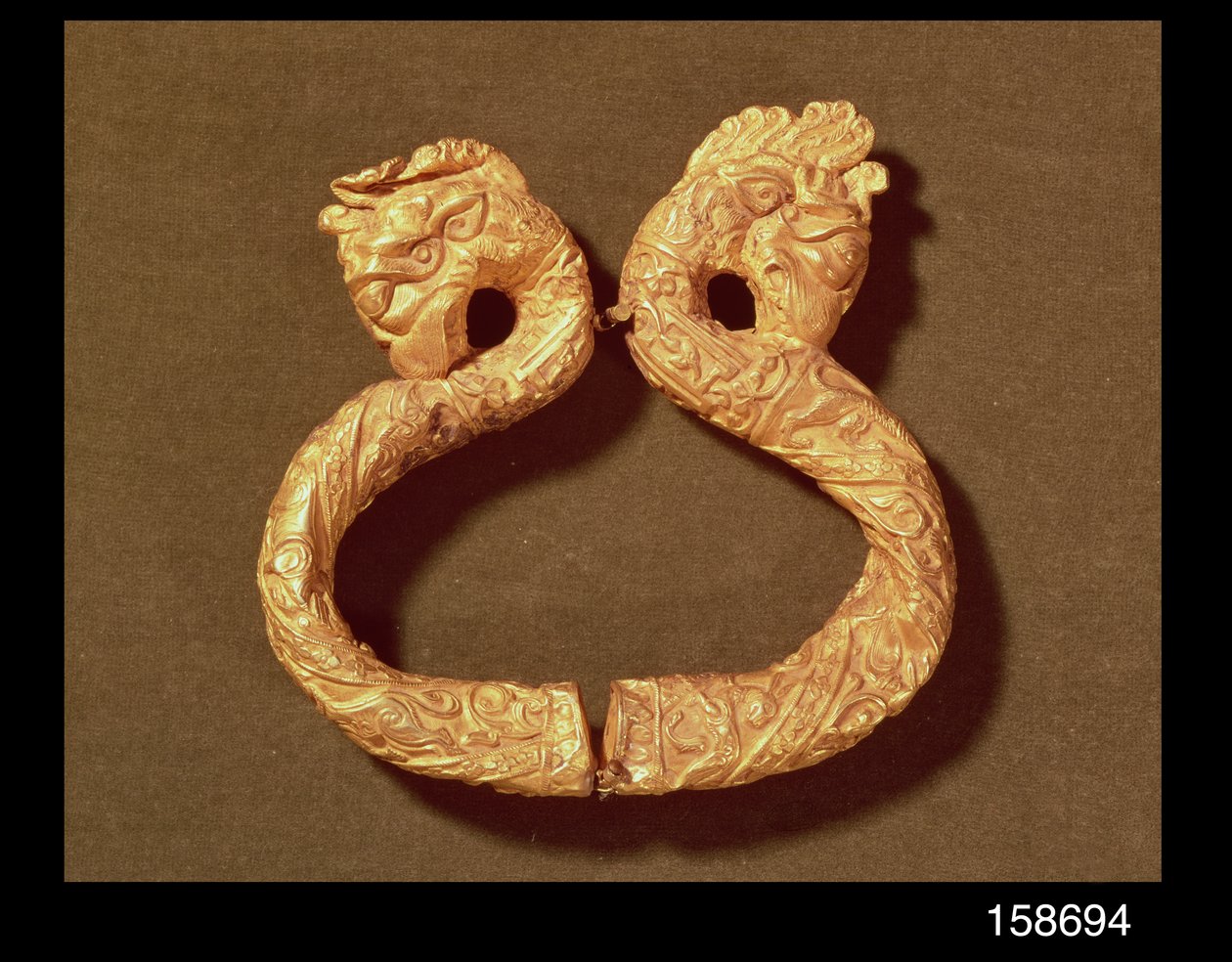 Armband mit zwei Monsterköpfen, 14.-15. Jahrhundert von Islamic School