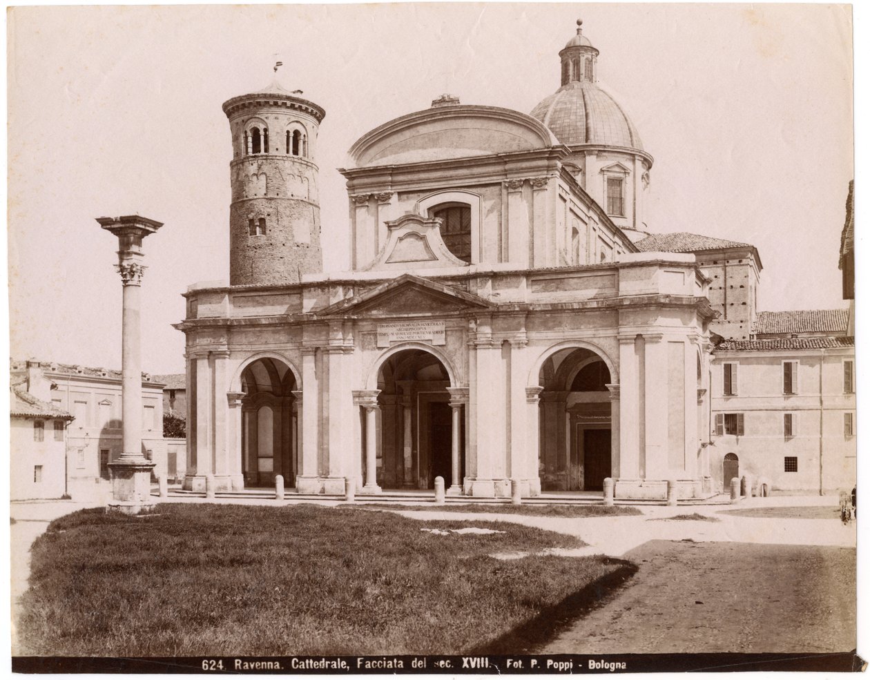 Kathedrale der Auferstehung unseres Herrn Jesus Christus, Ravenna, Emilia-Romagna, Italien, Fotografie von Pietro Poppi, Bologna, ca. 1900 von Italian Photographer