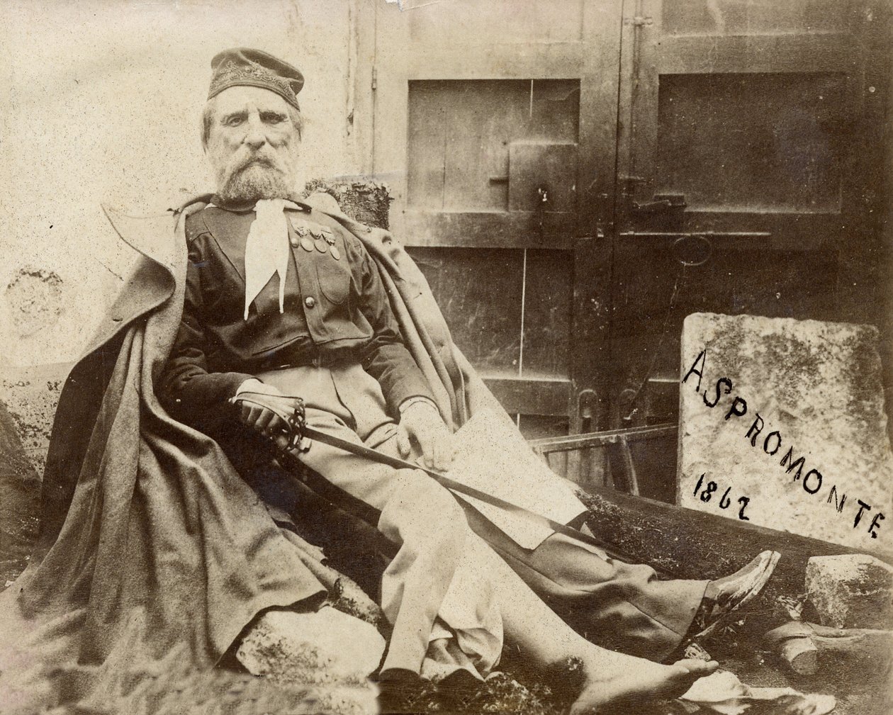 Giuseppe Garibaldi in Aspromonte, mit verletztem Bein im Jahr 1862 von Italian Photographer