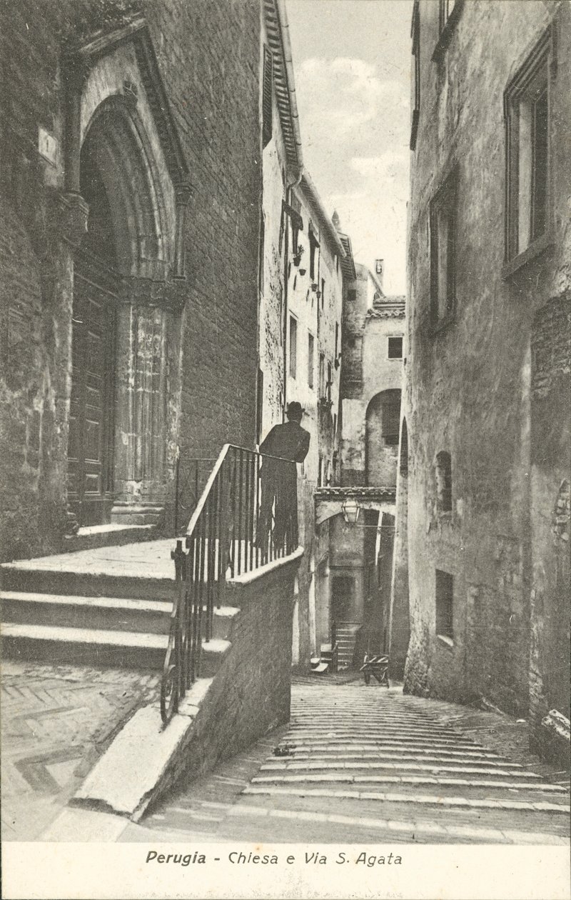 Perugia: Kirche und Via S. Agata von Italian Photographer