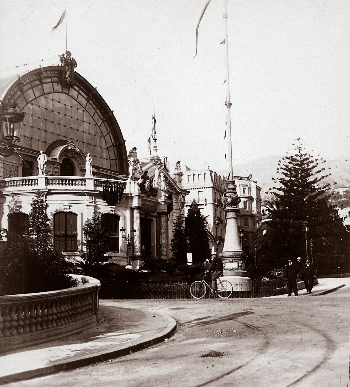 Der Eingang zur Kunstausstellung in Montecarlo, 1898, 25.02.1898 (s/w Foto) von Italian Photographer