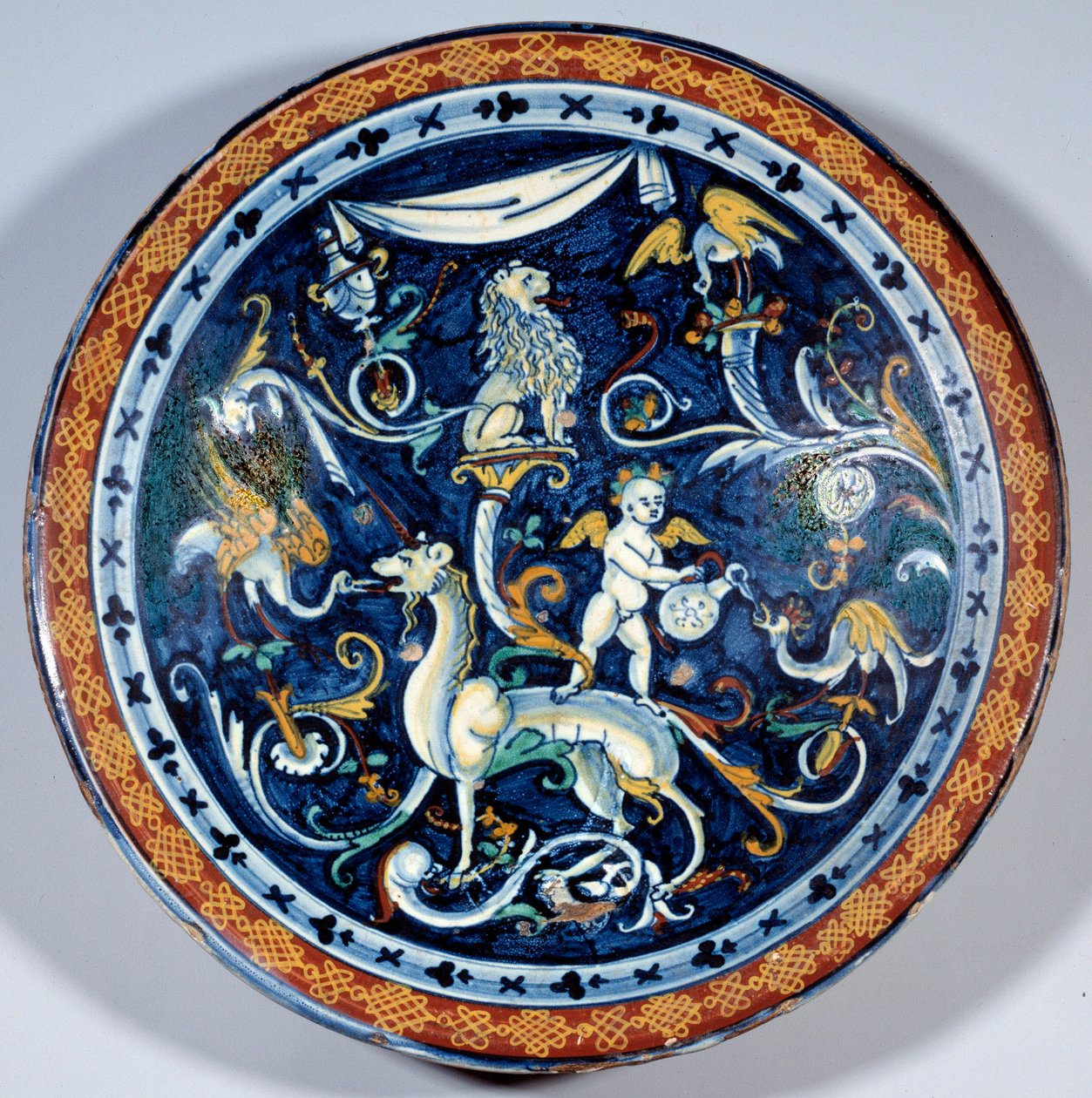 Cafaggiolo Fayence-Tasse mit fantastischen Tieren dekoriert von Italian School