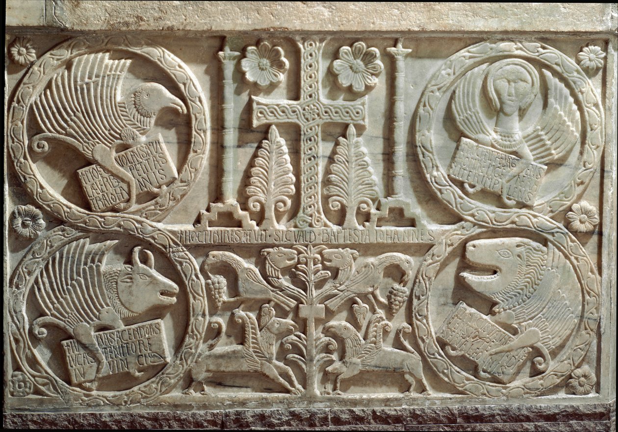 Detail von Stuck mit Symbolen der vier Evangelisten (Tetramorph): der Engel für den Heiligen Matthäus, der Löwe für den Heiligen Markus, der Stier für den Heiligen Lukas und der Adler für den Heiligen Johannes. 730-740 Cividale, Battistero di San Callisto von Italian School