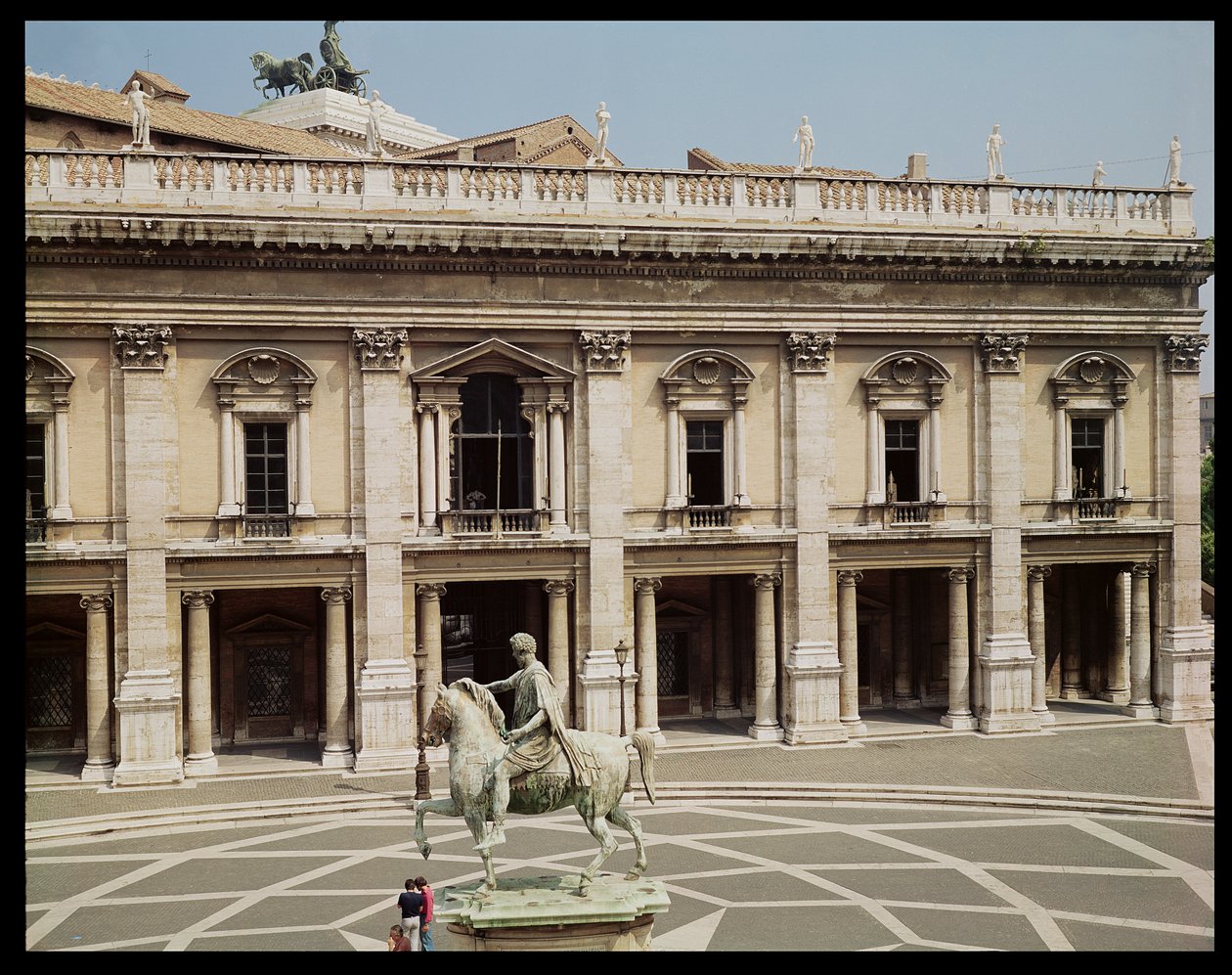 Ansicht des Palazzo Nuovo und der Reiterstatue von Marcus Aurelius (121-180 n. Chr.) von Italian School