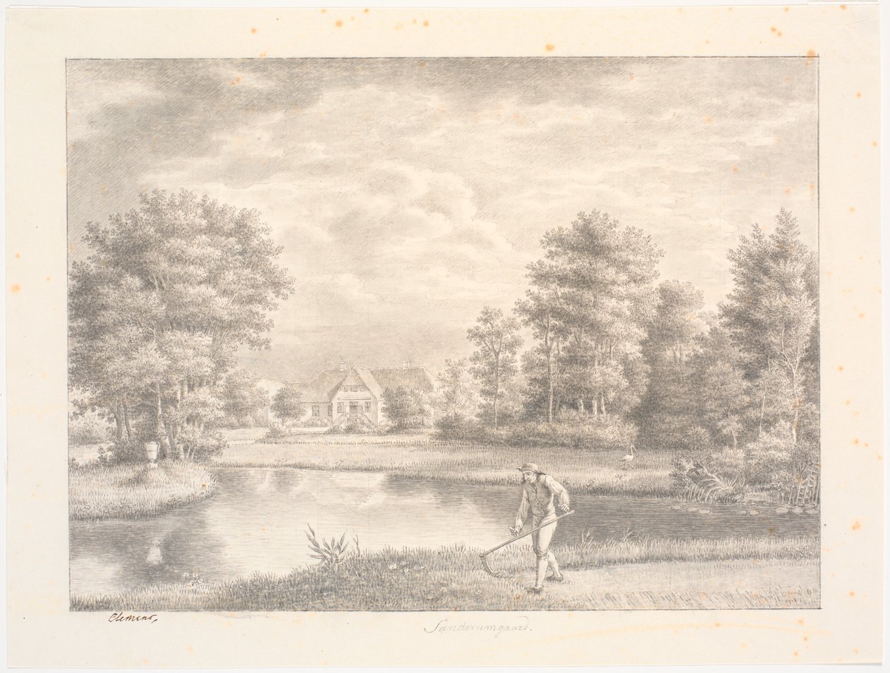 Sanderumgaards Garten mit Haus. Im Vordergrund Mann mit Sense von J.F. Clemens