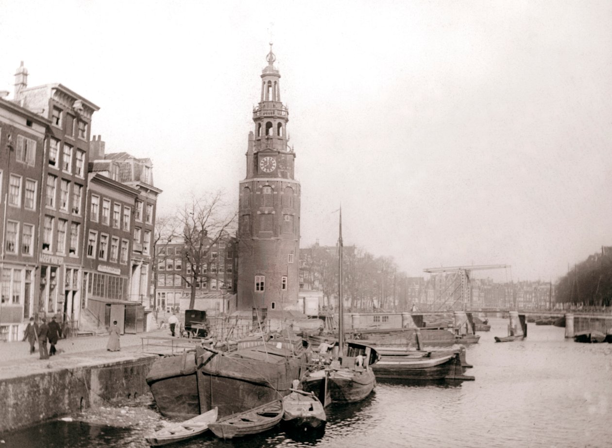 Schiffe auf dem Kanal vor dem Montelbaanstoren, Amsterdam, 1898 von James Batkin