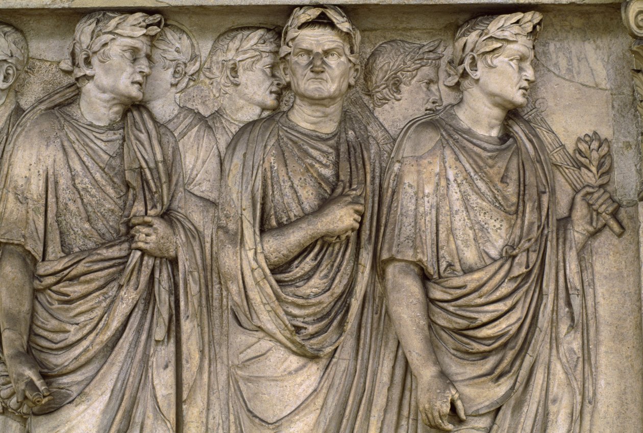Ara Pacis Augustae, ein freistehender Altar einer Gruppe von Witwen, Magistraten, Priestern... von James L Stanfield