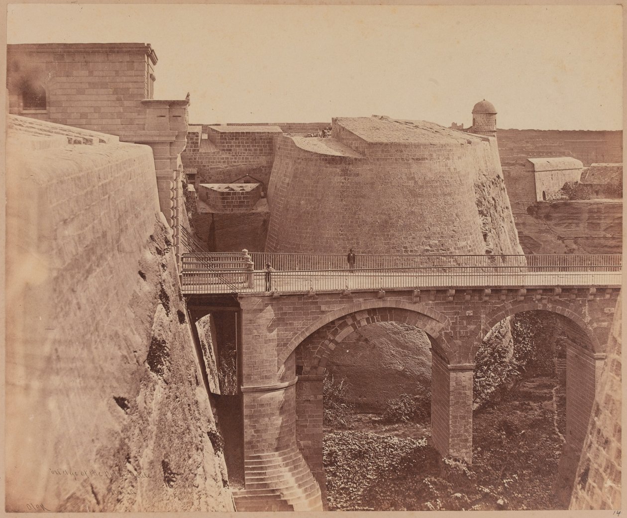Brücke am Porta Reale, Malta, circa 1856 von James Robertson