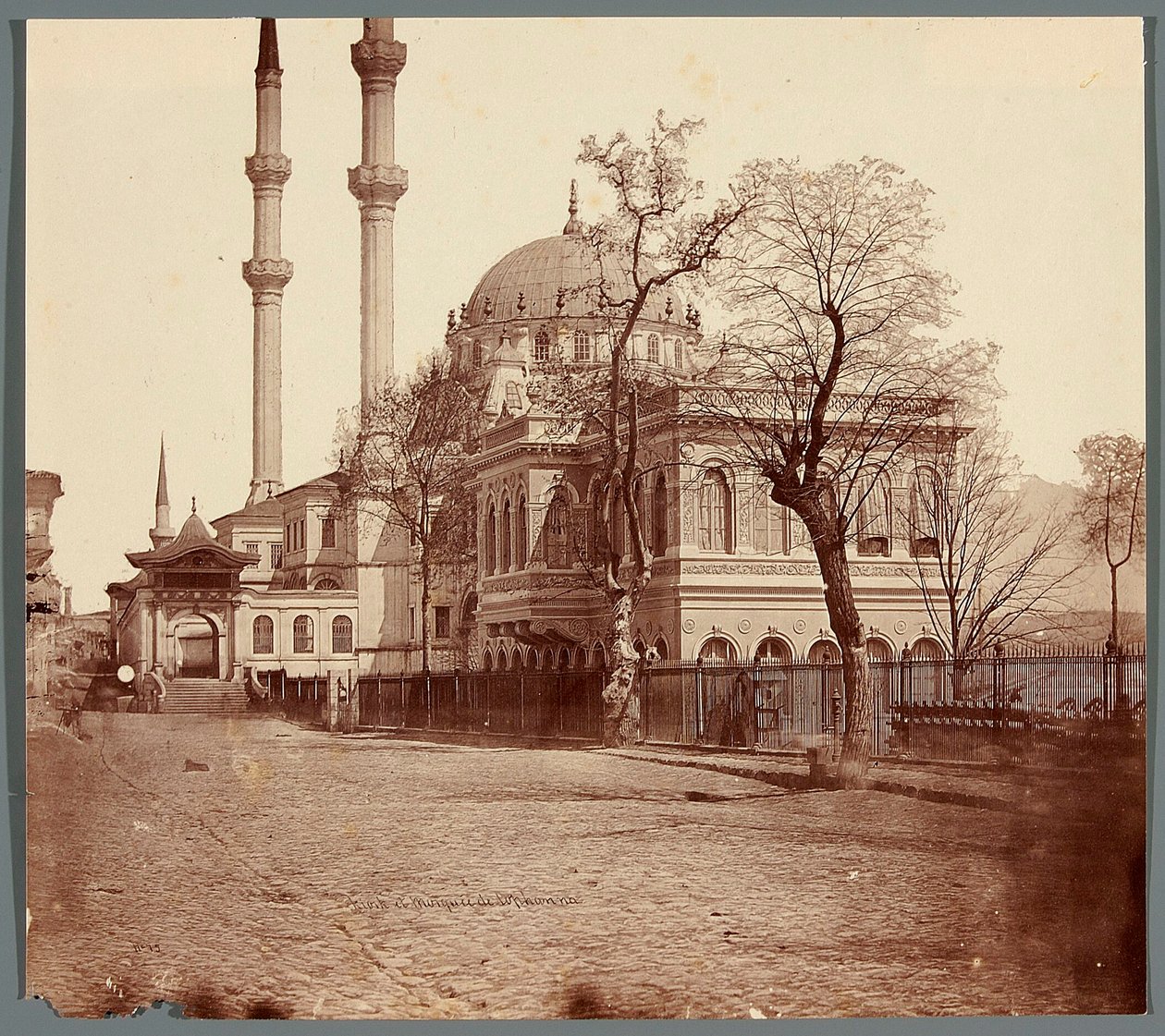 Kiosk und Moschee von Tophanna von James Robertson