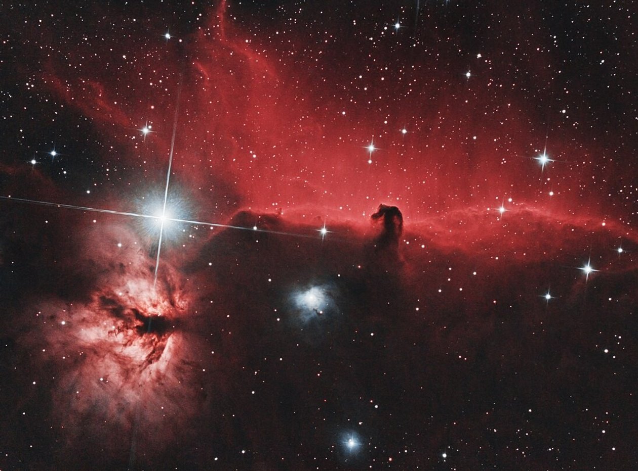 Pferdekopfnebel und Flammennebel von James Webb Space Telescope (NASA)