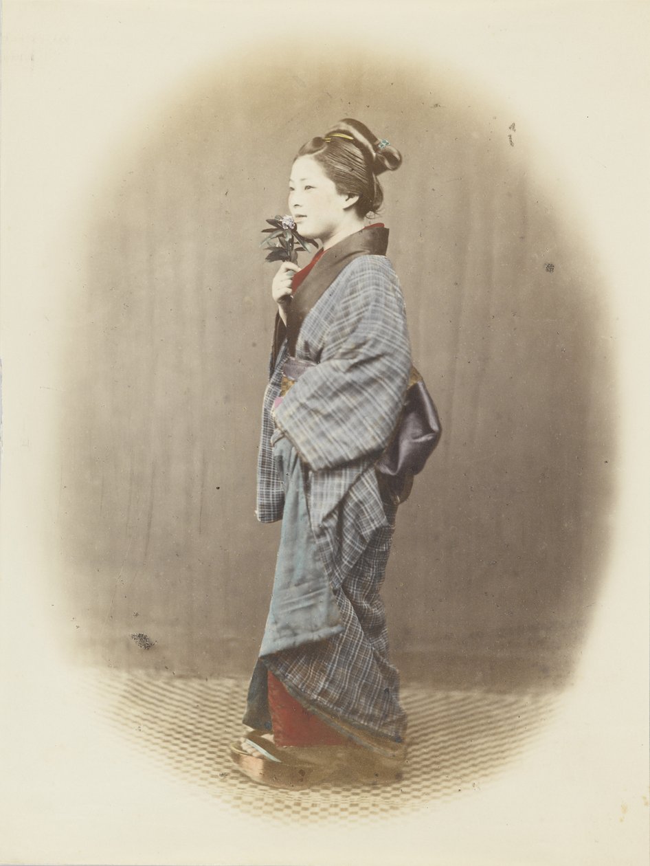 Japanische Frau in traditioneller Kleidung von Japanese Photographer