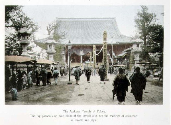 Der Asakusa-Tempel in Tokio, ca. 1880 von Japanese Photographer