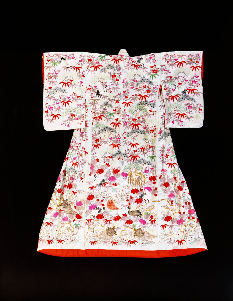 Ein Furisode aus weißem Seidendamast, schabloniert mit Bambusblättern und Pflaumenblüten von Japanese School
