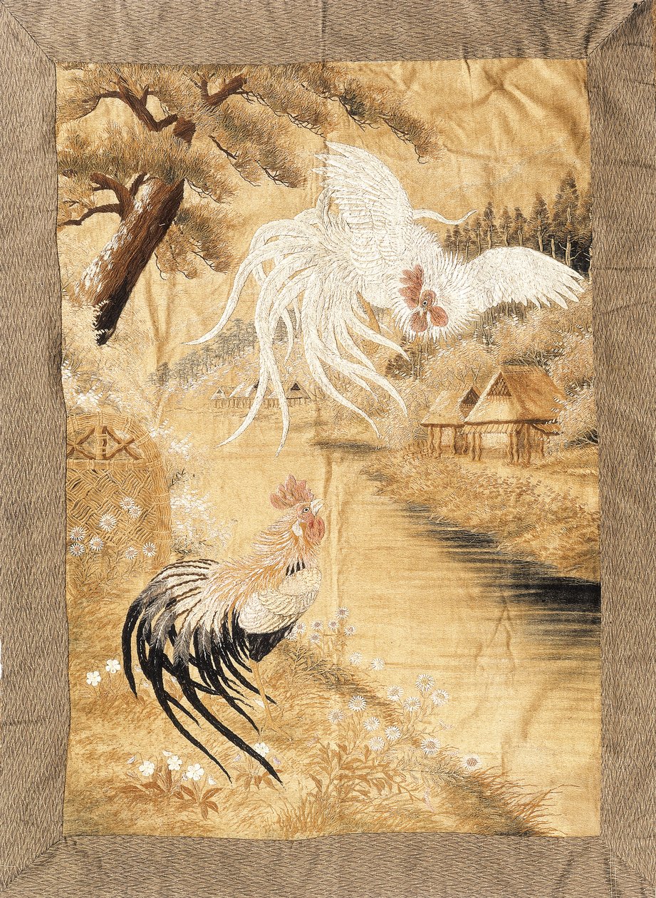 Bestickter Wandbehang, gearbeitet in Seide mit einem Paar Hähne mit flatterndem Gefieder, einer im Flug, der andere auf einem Flussufer unter Gänseblümchen, späte 19. Jahrhundert von Japanese School