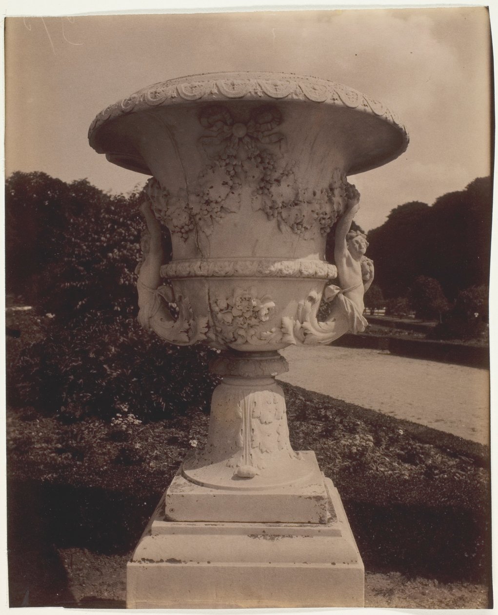 Versailles, (Vase) von Jean Eugène Auguste Atget