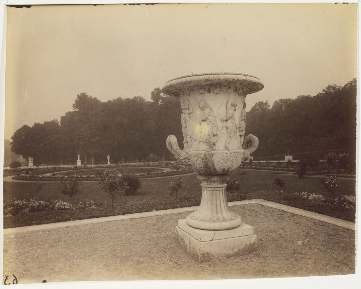 Versailles, Vase von Cornu von Jean Eugène Auguste Atget