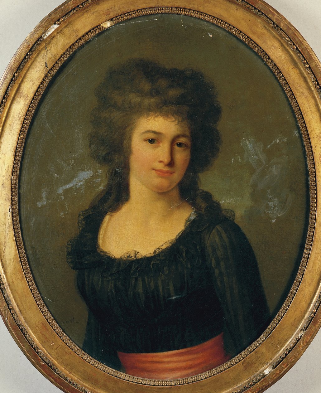 Porträt einer Dame in einem schwarzen Kleid mit roter Schärpe von Jean Louis Laneuville