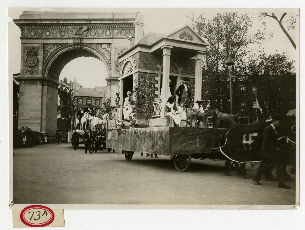 Historische Parade Koloniales Heim Wagen Nr. 27 von Jessie Tarbox Beals