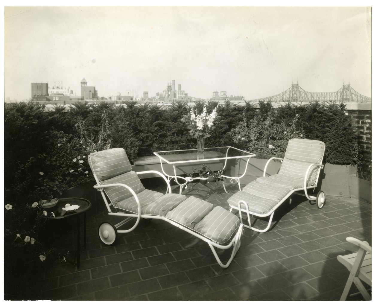 Frau Alice Woodward Rhinehardt, 400 E 52 St, New York, USA, ca. 1905-40 von Jessie Tarbox Beals