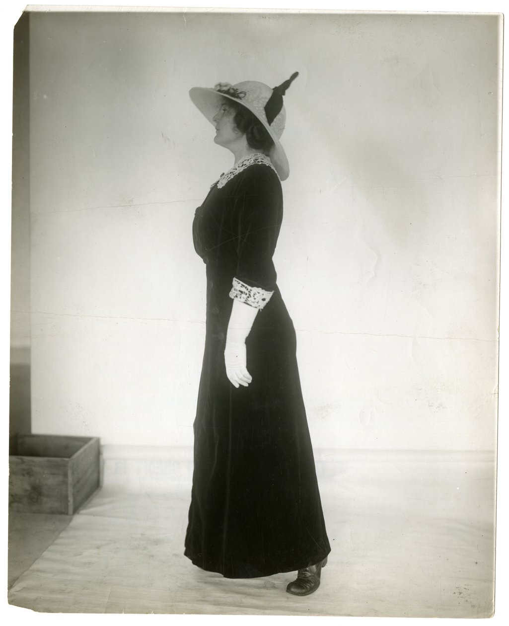 Richtige Haltung beim Gehen, ca. 1905-18 von Jessie Tarbox Beals