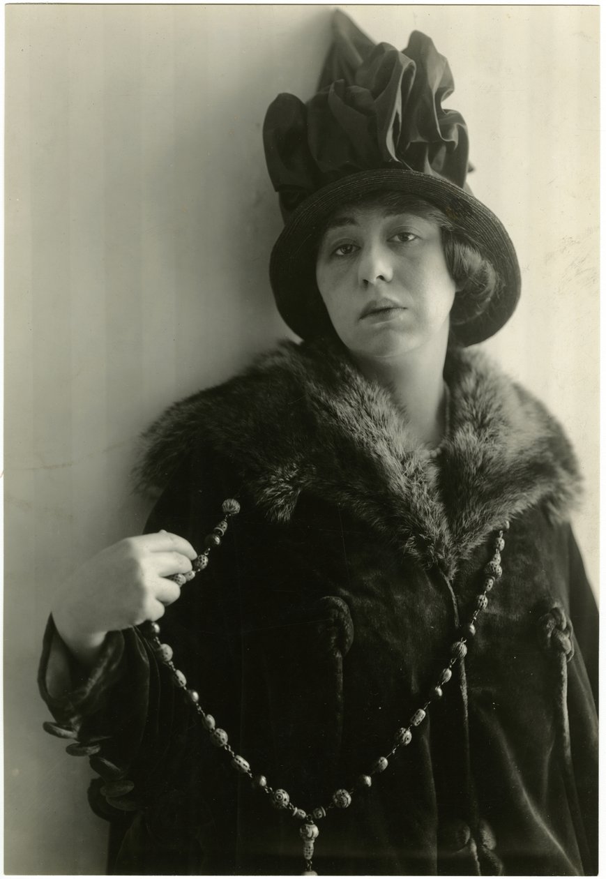 Zoë Akins, Autorin von Déclassée, um 1905-40 von Jessie Tarbox Beals