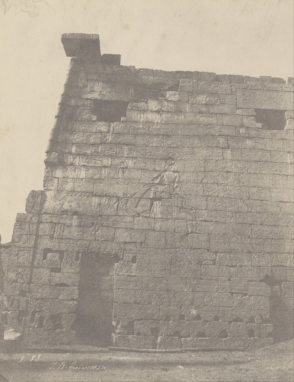 Louqsor, historische Skulpturen des Pylons (rechte Masse) von John Beasly Greene