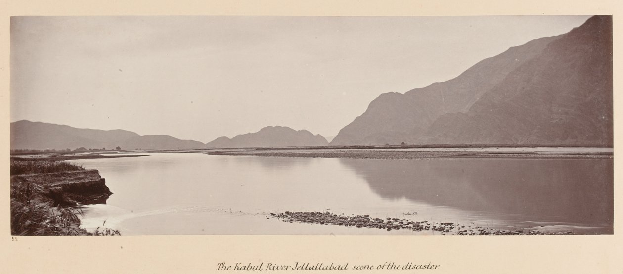 Der Kabul-Fluss, Jellallabad, Schauplatz der Katastrophe, 1879 von John Burke