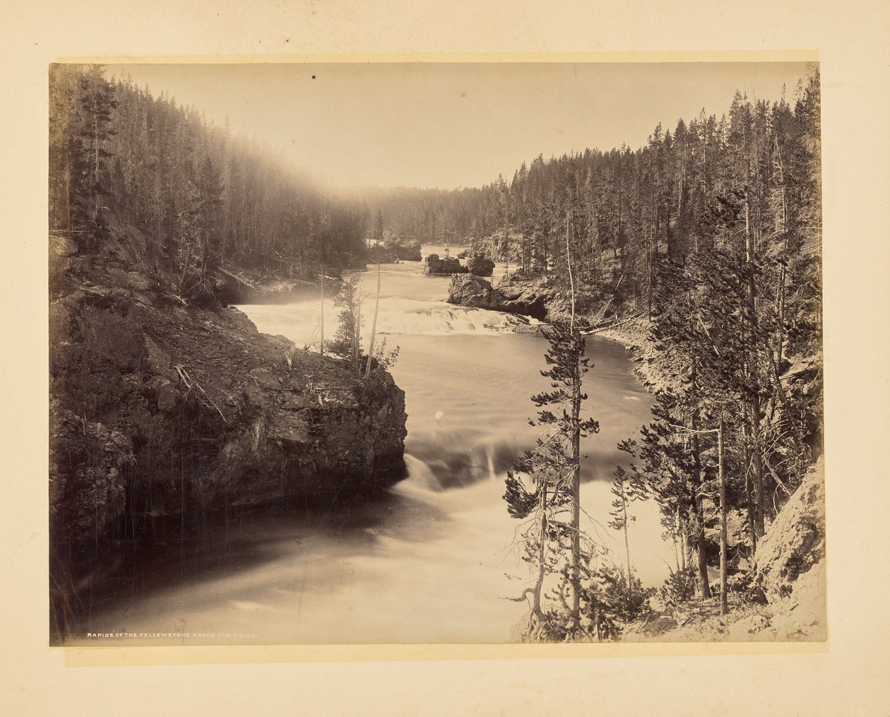Stromschnellen des Yellowstone oberhalb der Wasserfälle von John K. Hillers