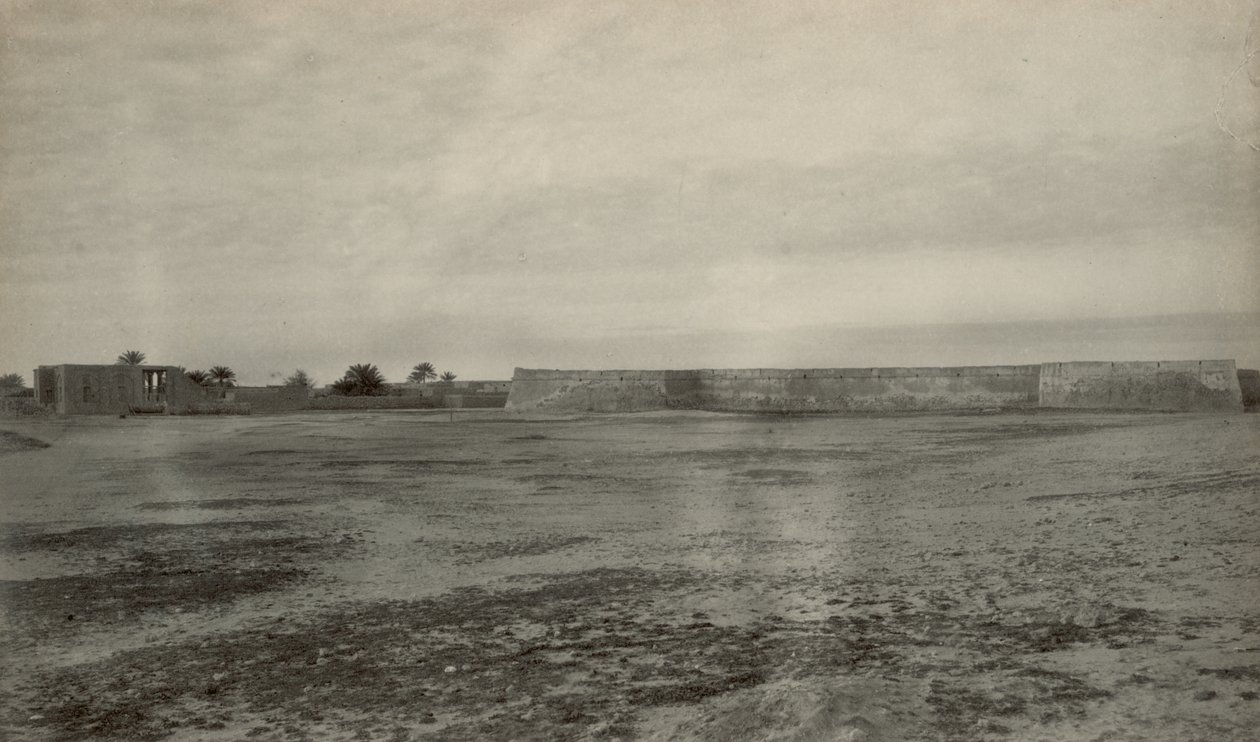 Fort, vermutlich Fort Mosselstein der VOC bei Band-e Charak nahe Bandar-e Lengeh im Iran von John Thomson