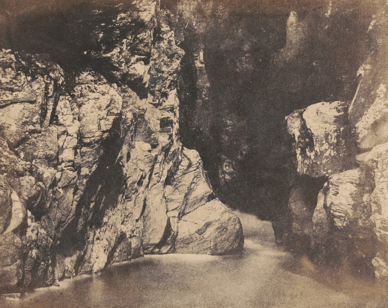 Ufer eines Pools, die Rumbling Bridge bei Dunkeld, ca. 1853 von John William Dudgeon