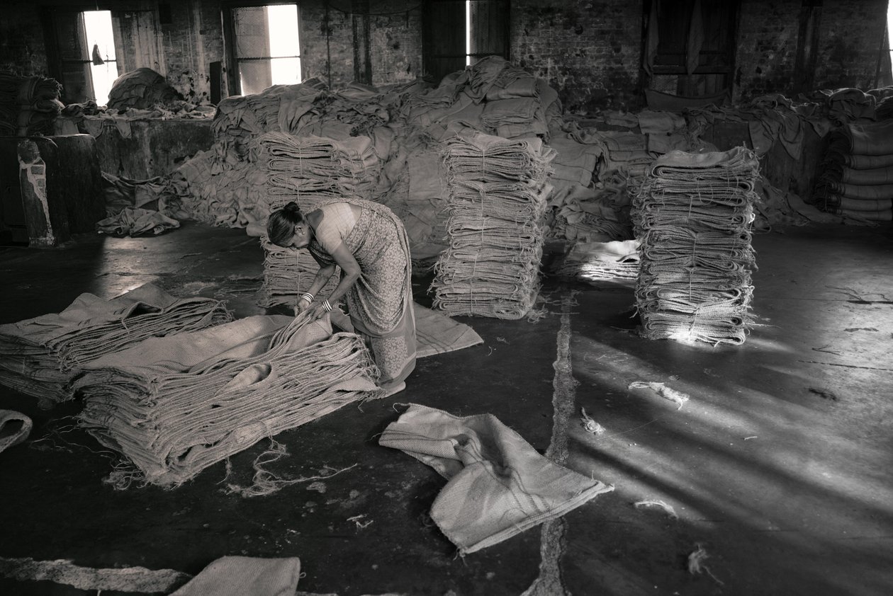 Jutefabrik, Kolkata, Indien, 2017 von Jon Nicholson